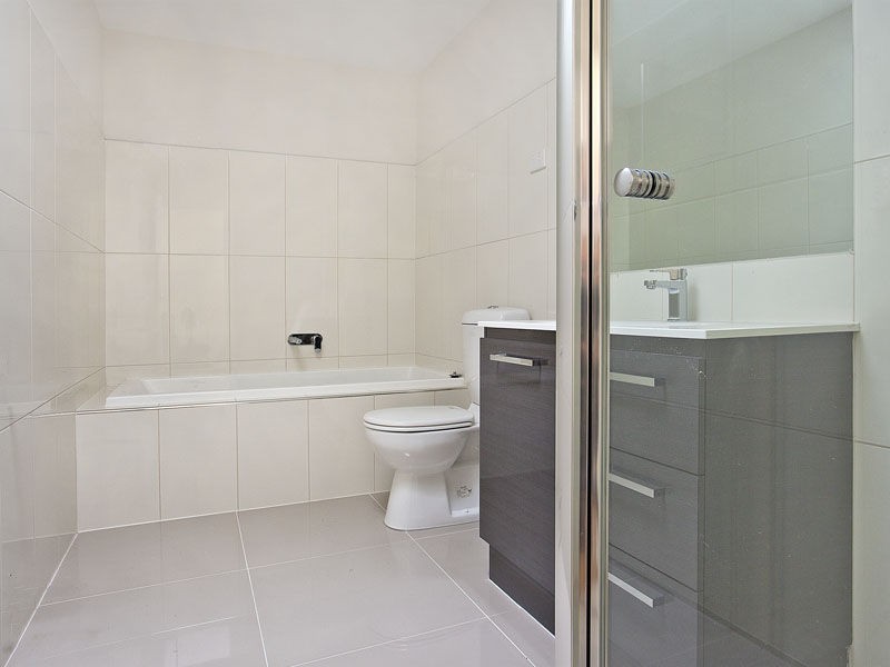 33 Peck Avenue, Strathmore VIC 3041