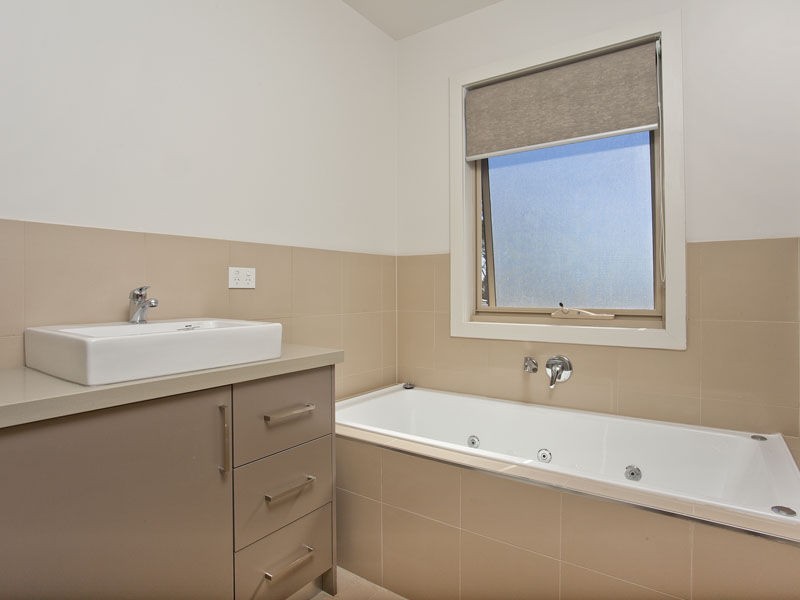 1/132-134 Lebanon Street, Strathmore VIC 3041