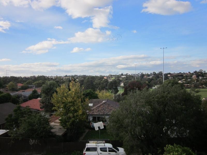 2/30 Lebanon Street, Strathmore VIC 3041