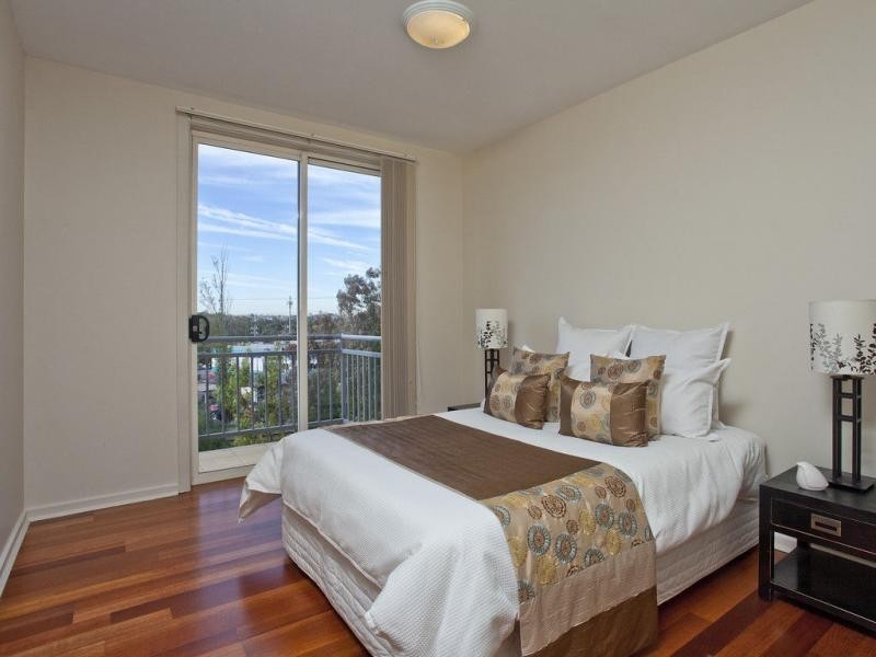 10/2 North Avenue, Strathmore VIC 3041