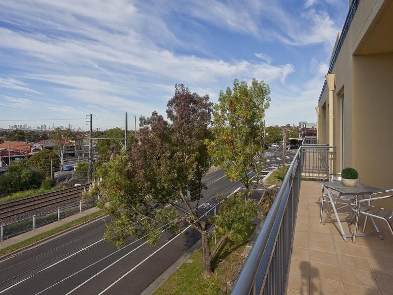 10/2 North Avenue, Strathmore VIC 3041