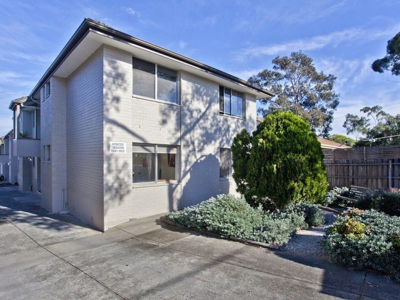 2/15 Royal Avenue, Essendon North VIC 3041