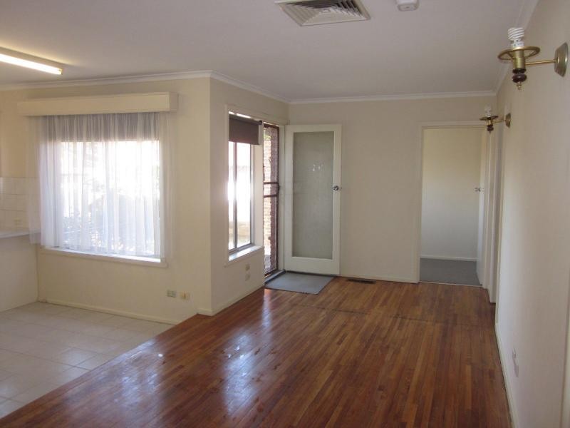 25 De Havilland Road, Strathmore Heights VIC 3041