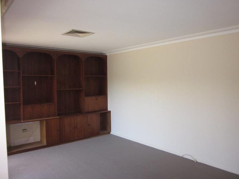 25 De Havilland Road, Strathmore Heights VIC 3041