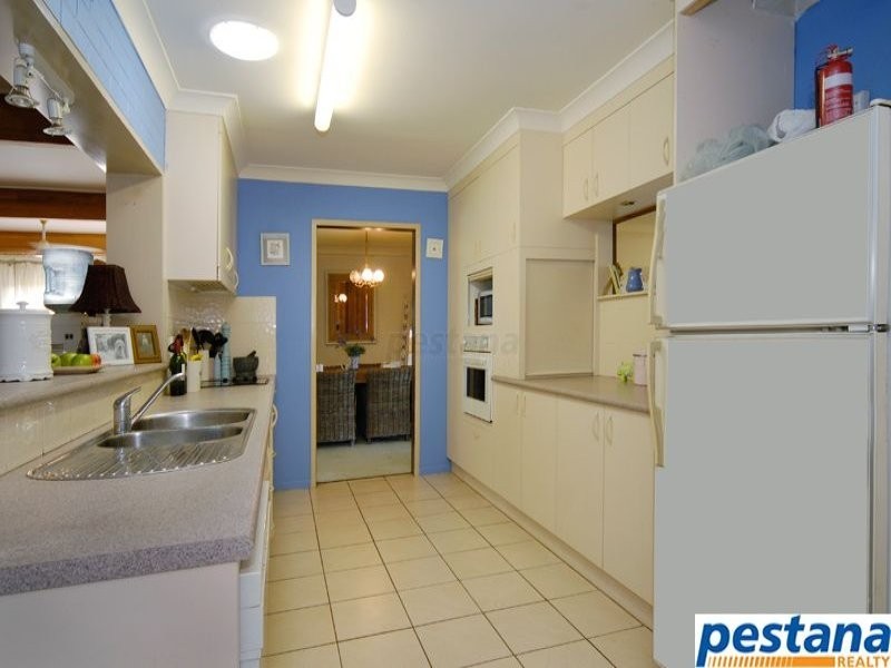 33 Sunningdale Ave, Rochedale South QLD 4123