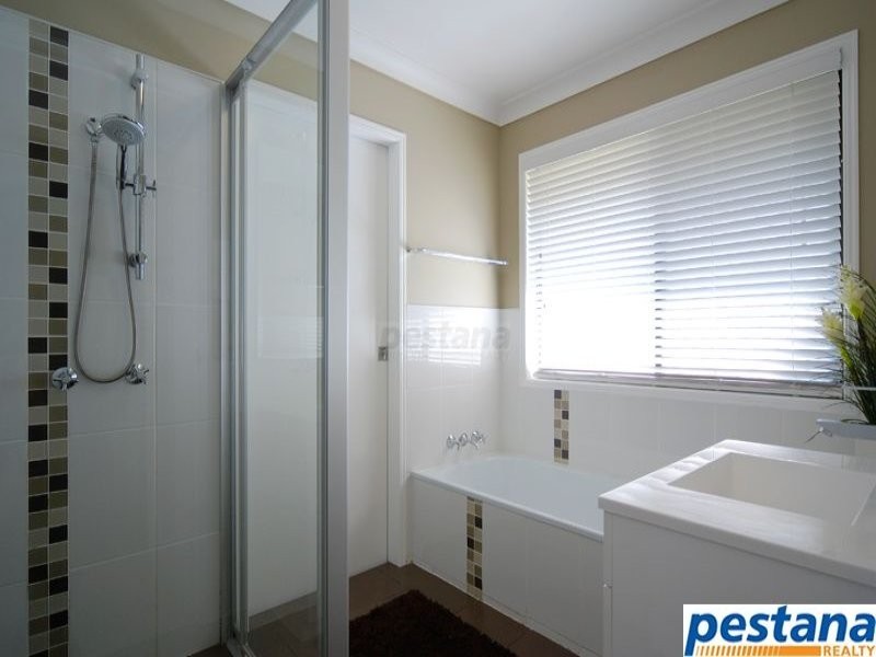 2 Berendt Court, Meadowbrook QLD 4131