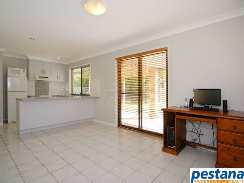 2 Berendt Court, Meadowbrook QLD 4131