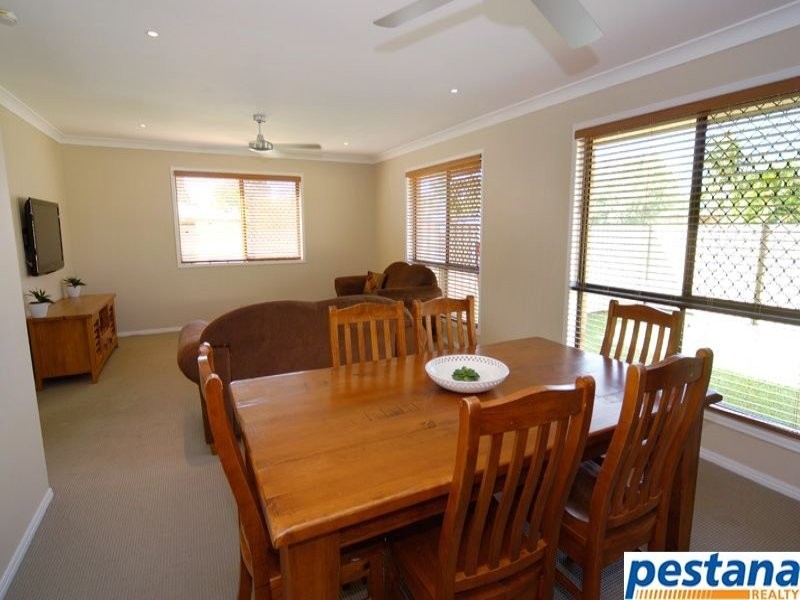 2 Berendt Court, Meadowbrook QLD 4131