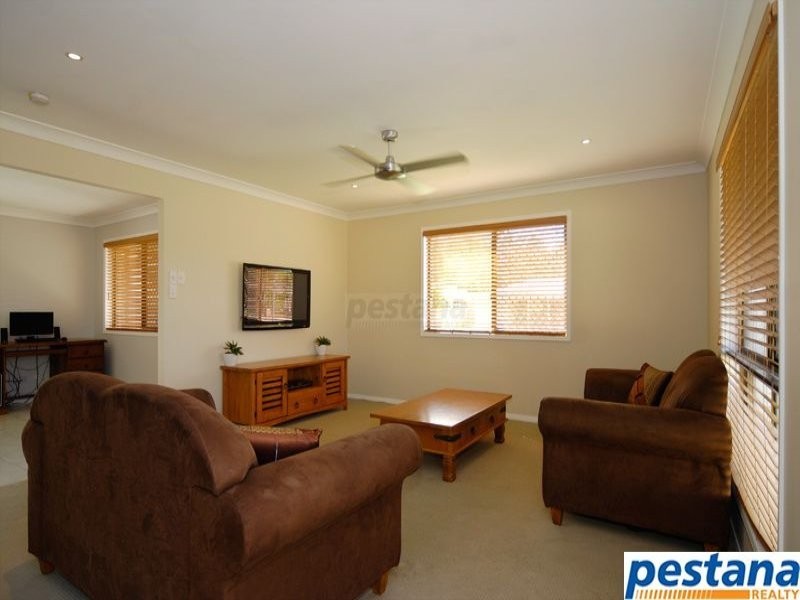 2 Berendt Court, Meadowbrook QLD 4131