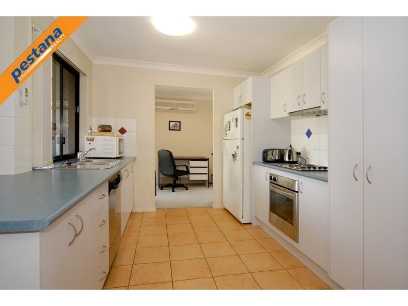 9 Starshine Street, Meadowbrook QLD 4131