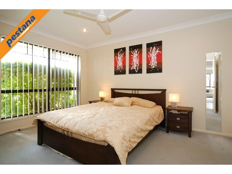 9 Starshine Street, Meadowbrook QLD 4131