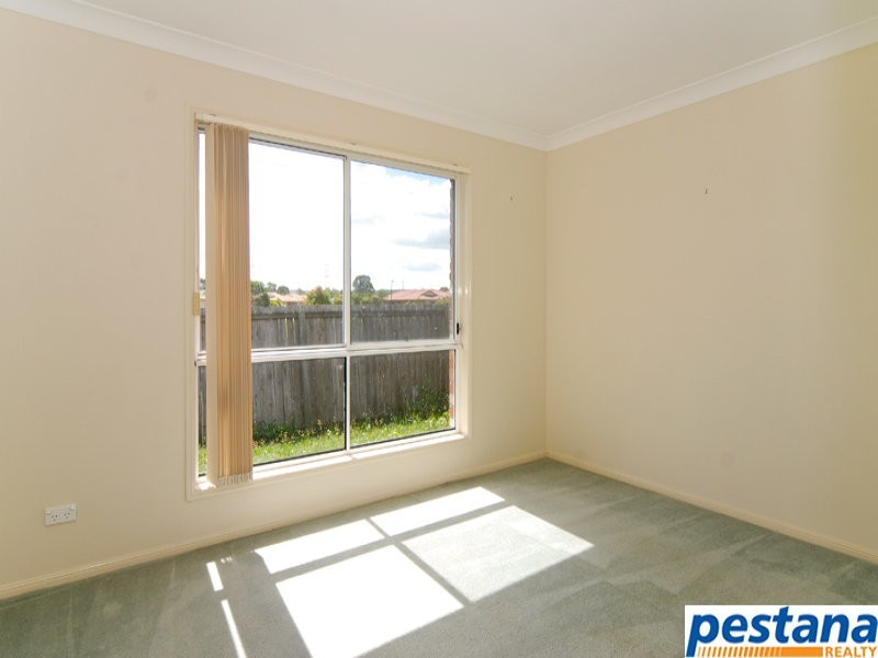 4 Starshine Street, Meadowbrook QLD 4131