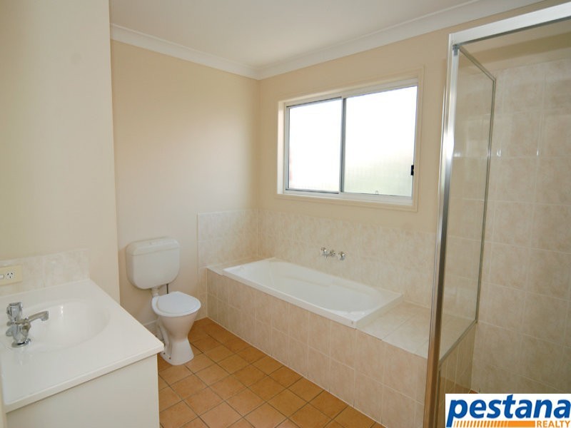 4 Starshine Street, Meadowbrook QLD 4131