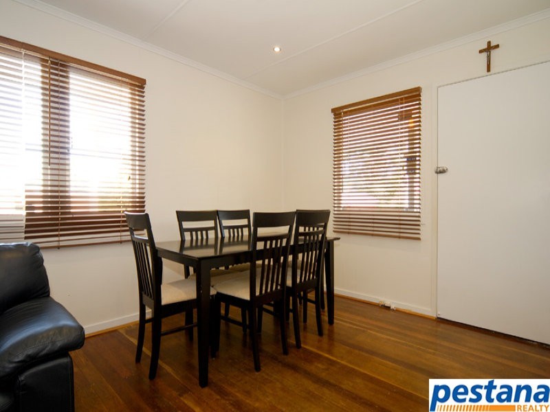 12 Frederick Street, Woodridge QLD 4114