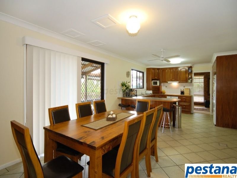 33 Deloraine Drive, Springwood QLD 4127