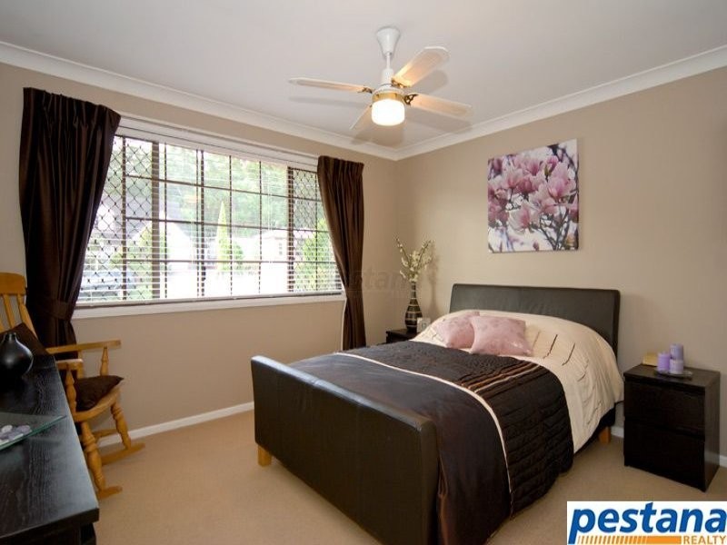 33 Deloraine Drive, Springwood QLD 4127