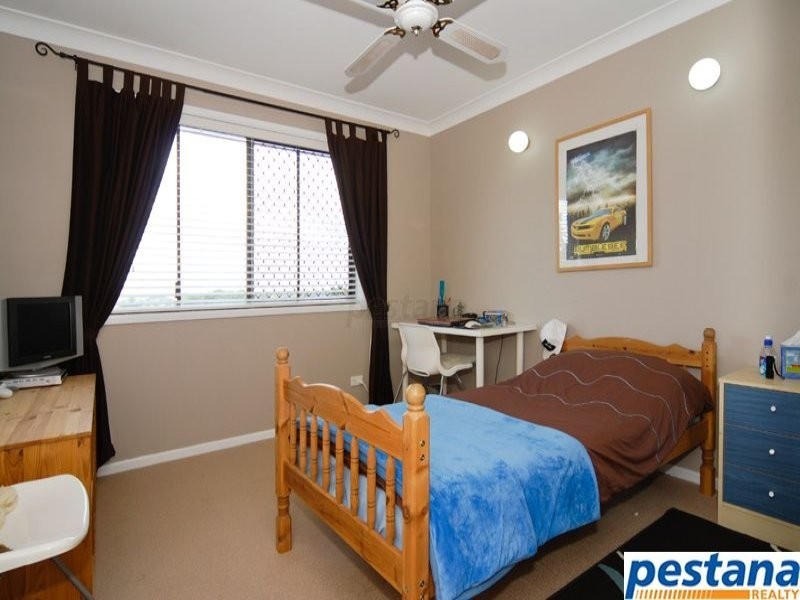 33 Deloraine Drive, Springwood QLD 4127