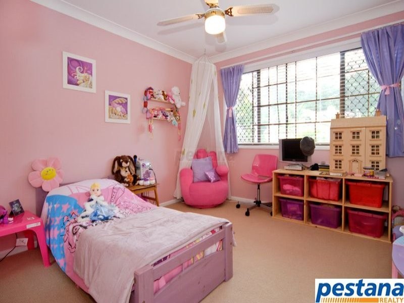 33 Deloraine Drive, Springwood QLD 4127