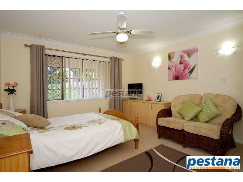 33 Deloraine Drive, Springwood QLD 4127