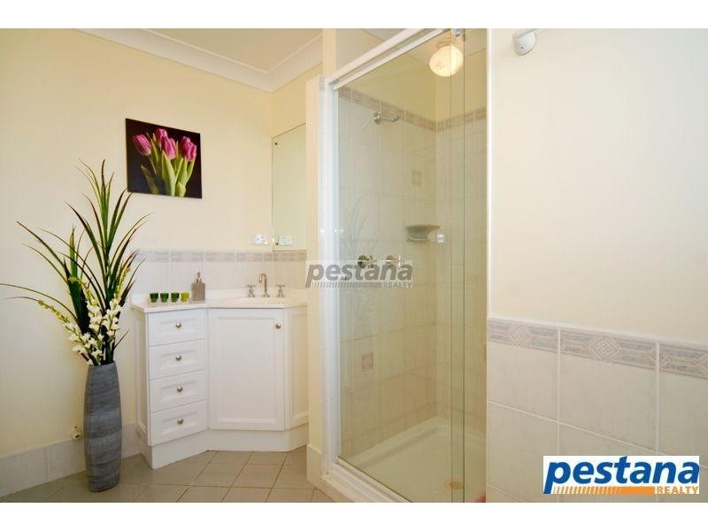 33 Deloraine Drive, Springwood QLD 4127