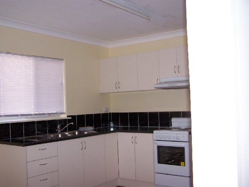2 Garden Avenue, Woodridge QLD 4114