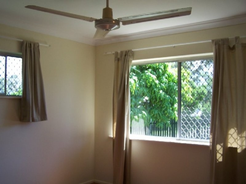 2 Garden Avenue, Woodridge QLD 4114