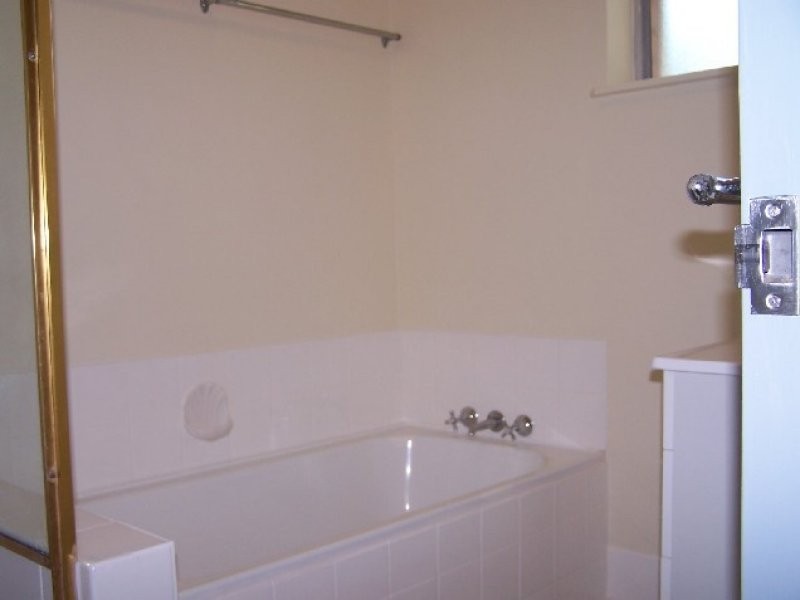 2 Garden Avenue, Woodridge QLD 4114