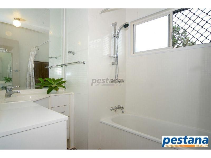 3 Darren Drive, Slacks Creek QLD 4127