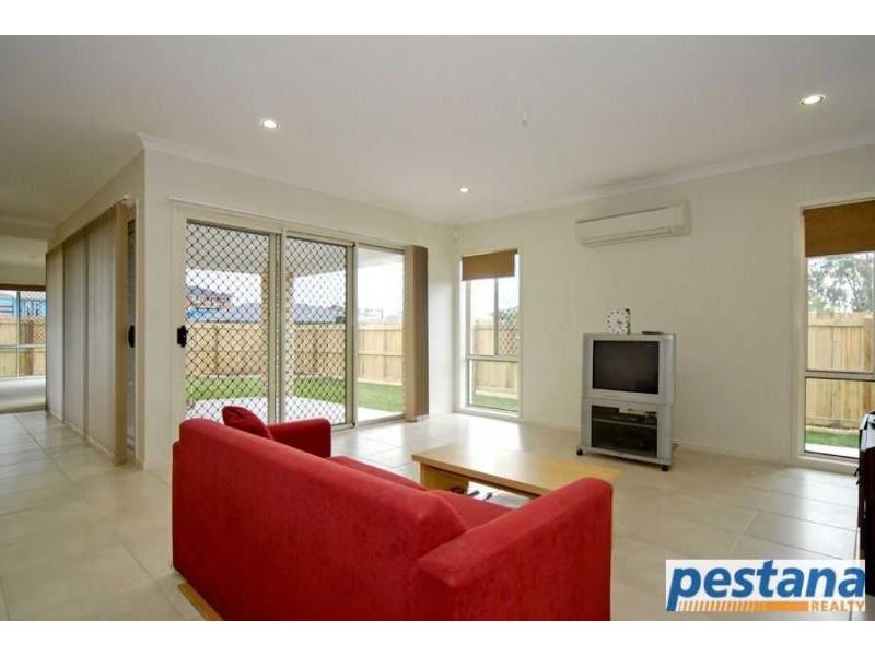 23 Southwalk Esplanade, Underwood QLD 4119