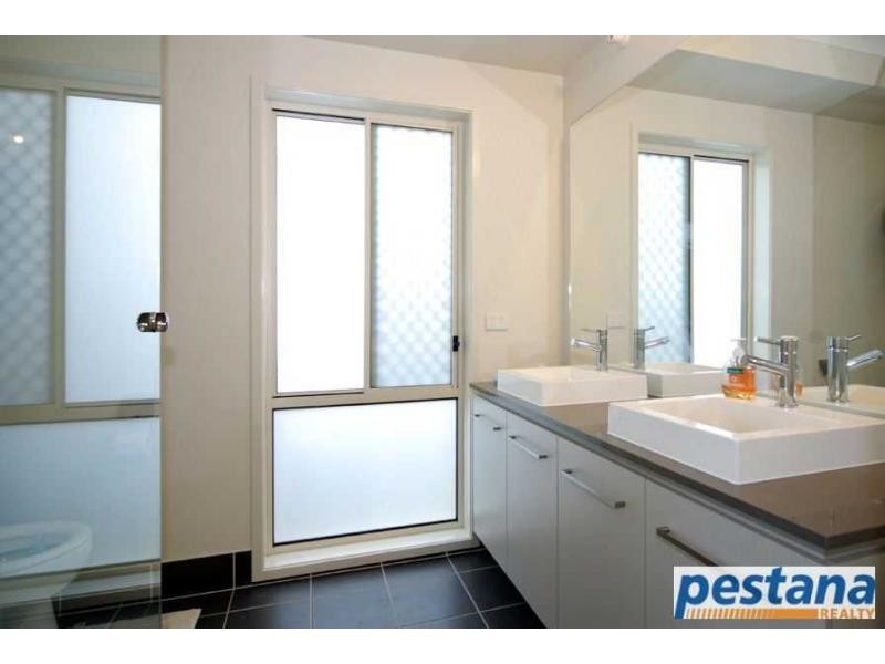 23 Southwalk Esplanade, Underwood QLD 4119