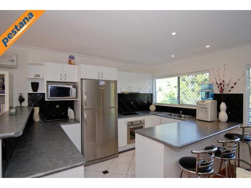8 Andrew Street, Slacks Creek QLD 4127