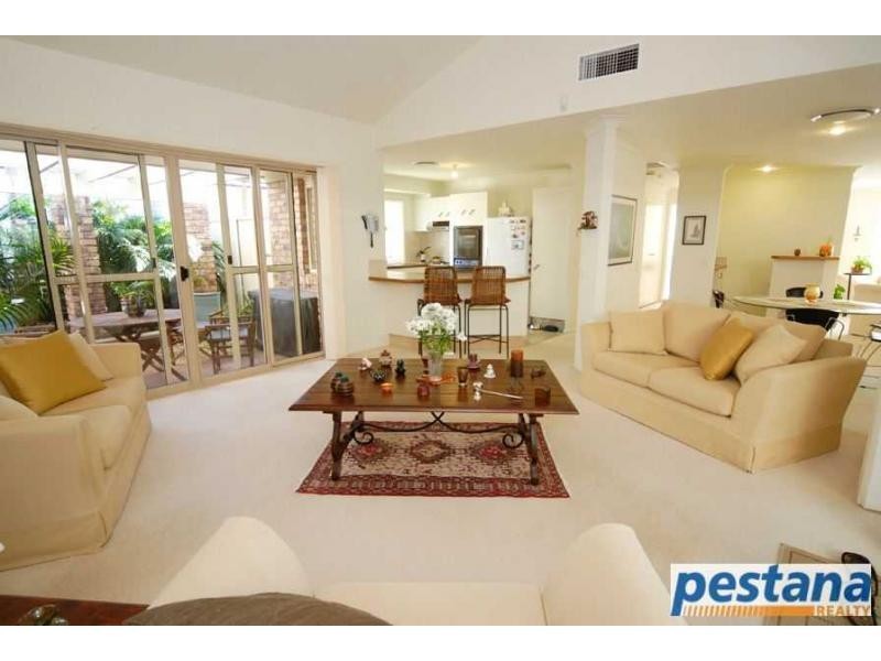 7 Carl Heck Boulevard, Windaroo QLD 4207