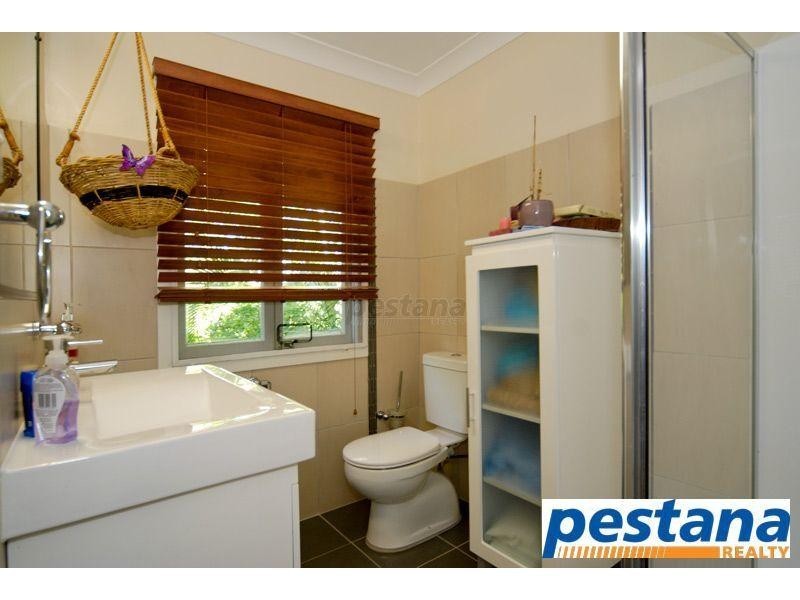 28 Lake Road, Slacks Creek QLD 4127