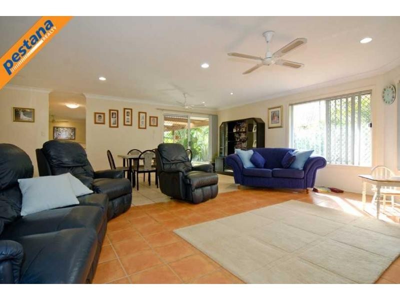 9 Crozier Crescent, Meadowbrook QLD 4131