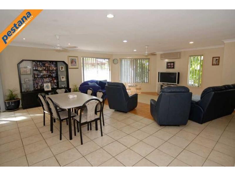 9 Crozier Crescent, Meadowbrook QLD 4131