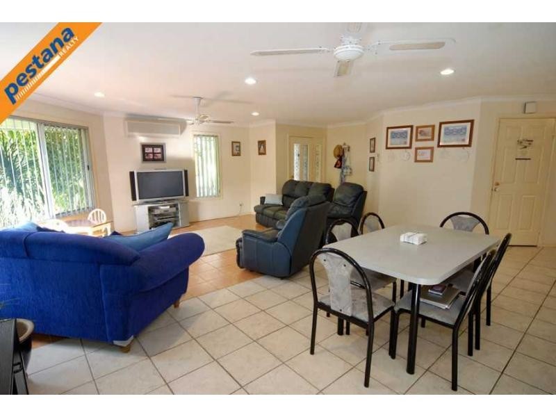 9 Crozier Crescent, Meadowbrook QLD 4131