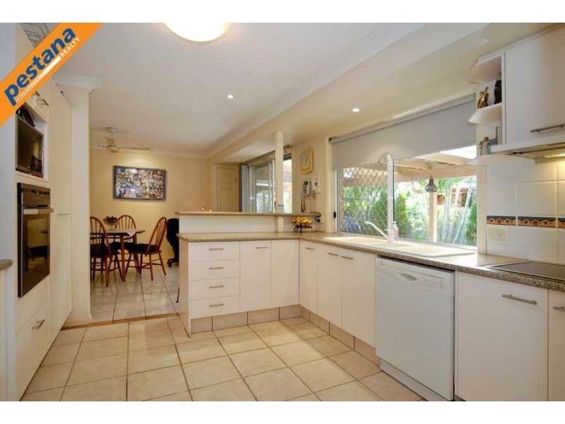 9 Crozier Crescent, Meadowbrook QLD 4131