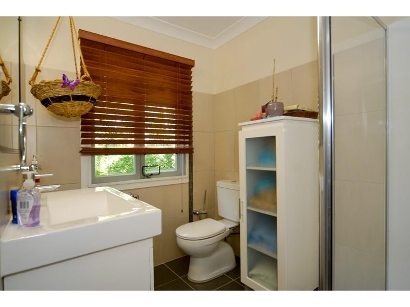 28 Lake Road, Slacks Creek QLD 4127