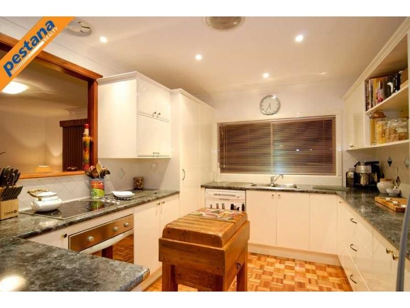 76 Dennis Road, Springwood QLD 4127