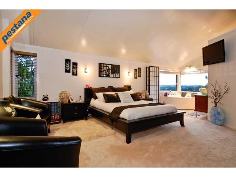 76 Dennis Road, Springwood QLD 4127