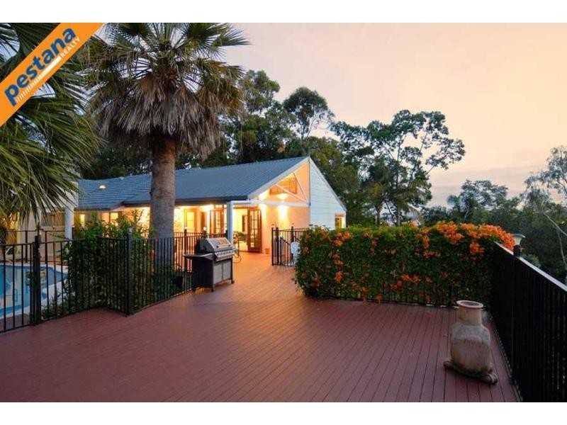 76 Dennis Road, Springwood QLD 4127