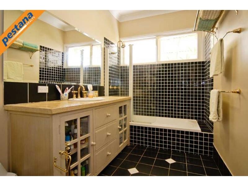 15 Vereker Street, Coopers Plains QLD 4108