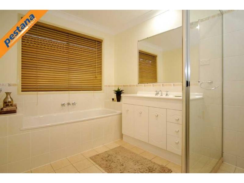 2 Boardwalk Avenue, Meadowbrook QLD 4131