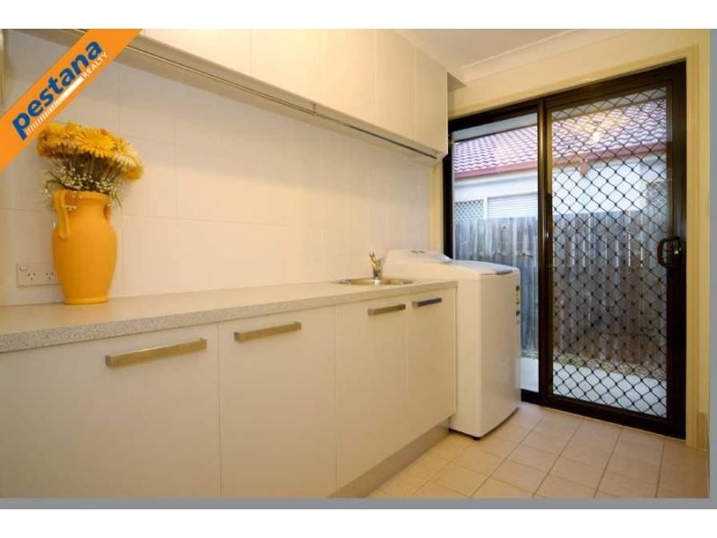 2 Boardwalk Avenue, Meadowbrook QLD 4131
