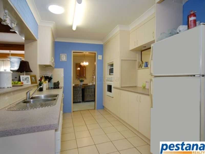 33 Sunningdale Avenue, Rochedale South QLD 4123