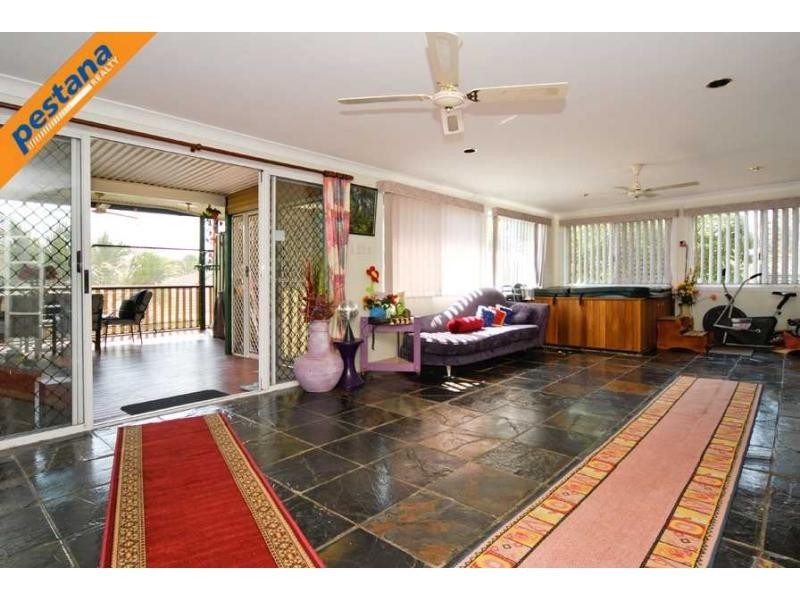4 Mikaga Court, Woodridge QLD 4114