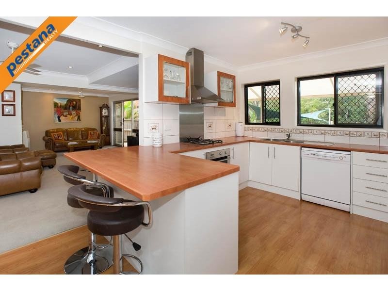 13 Thornhill Street, Springwood QLD 4127