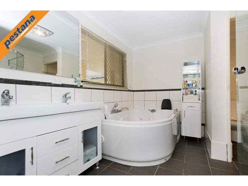 13 Thornhill Street, Springwood QLD 4127