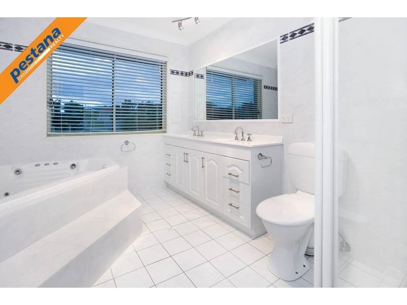 18 Hazlehead Place, Oxley QLD 4075