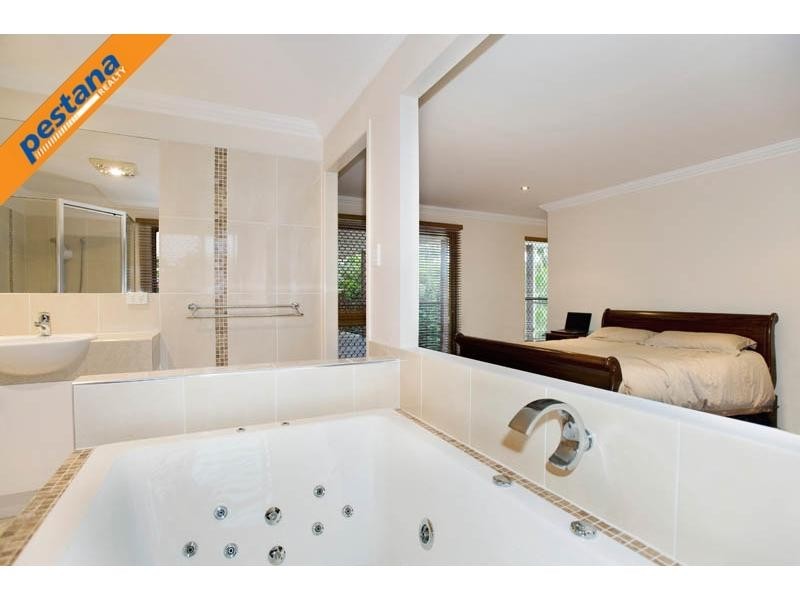 19 Hawkins Street, Springwood QLD 4127